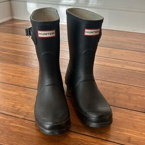 Hunter Women’s Original Short Rain Boots. Black, size 7